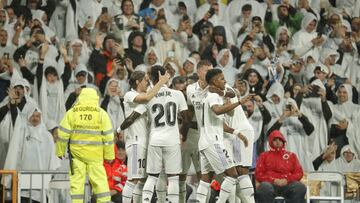 Los jugadores del Real Madrid celebran uno de los goles marcados al Sevilla.