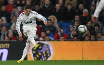 21/02/10 - Espectacular libre directo frente al Villarreal a 101,5 km/h. Fue su primer gol de falta en LaLiga.