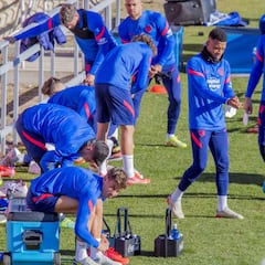 Simeone viaja con 24 jugadores y sin Savic ni Griezmann a Arabia