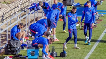 Sesión de entrenamiento del Atlético antes de viajar a Arabia.