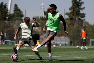 Éder Militao durante el entrenamiento de esta mañana. 