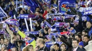 <b>MAREA AZUL. </b>La afición abarrotará las gradas del Coliseum para dar aliento a un Getafe en apuros.