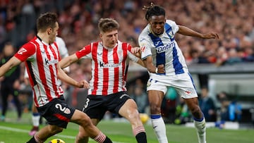 BILBAO, 26/01/2025.-El centrocampista del Athletic Club Mikel Jauregizar, y el centrocampista camerunés del Leganés Yvan Neyou, durante el partido de la jornada 21 de LaLiga entre el Athletic Club y el Leganés, este domingo en el estadio de San Mamés en Bilbao.-EFE/ Miguel Toña
