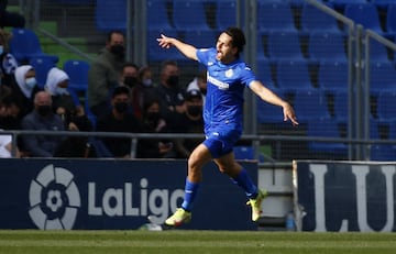 Getafe 1-0 Real Madrid | Militao controló siendo el último e intentó regatear a Ünal, perdiendo el balón y propiciando un mano a mano. El killer azulón disparó por bajo y batió a Courtois. 