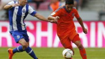 Héctor Herrera en amistoso ante el Valencia