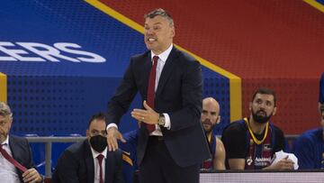 Sarunas Jasikevicius, entrenador del Bar&ccedil;a, ante el Joventut.