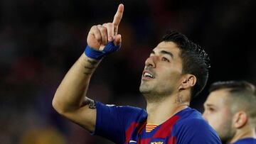 Soccer Football - La Liga Santander - FC Barcelona v Deportivo Alaves - Camp Nou, Barcelona, Spain - December 21, 2019  Barcelona&#039;s Luis Suarez celebrates scoring their fourth goal from the penalty spot    REUTERS/Albert Gea