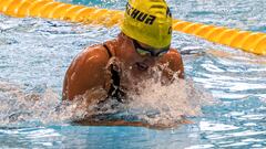 La nadadora Alba Vázquez Ruiz compite en la prueba de 400m estilo femenino durante los Campeonatos de España que se disputan en Palma de Mallorca, este jueves.