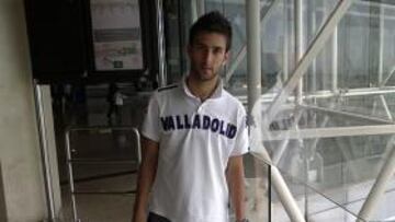 <b>DE REGRESO. </b>Alberto Bueno en el aeropuerto de El Prat de Barcelona el jueves antes de regresar a casa.