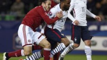 Alexandre Lacazette, con Griezmann por detrás.