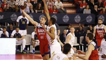 El Baxi Manresa y el Real Madrid, durante el partido correspondiente a la 19&ordf; jornada de la Liga Endesa