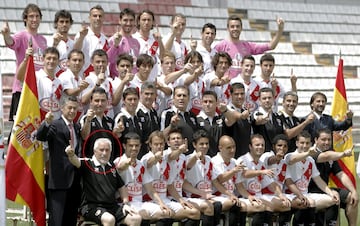 Treinta años en el Rayo han dado para buenos y malos momentos. Aquel ascenso a Primera de la 2010-11 fue épico. La grave situación económica por la que pasaba el club y los impagos hicieron de aquel vestuario una piña y se alcanzó el objetivo: volver a la élite.