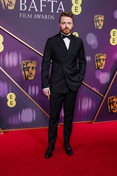 Jack Lowden posa en la alfombra roja de los premios BAFTA 2025 celebrados en el Royal Festival Hall del Southbank Centre de Londres.