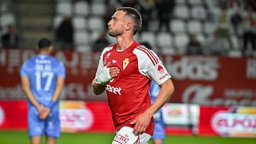 Flakus adelantó con un golazo al Real Murcia.