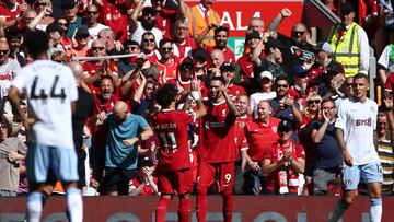 Liverpool (United Kingdom), 03/09/2023.- Mohamed Salah of Liverpool and Darwin Núñez of Liverpool celebrate the 2-0 goal during the English Premier League soccer match between Liverpool FC and Aston Villa FC in Liverpool, Britain, 03 September 2023. (Reino Unido) EFE/EPA/ADAM VAUGHAN EDITORIAL USE ONLY. No use with unauthorized audio, video, data, fixture lists, club/league logos or 'live' services. Online in-match use limited to 120 images, no video emulation. No use in betting, games or single club/league/player publications.