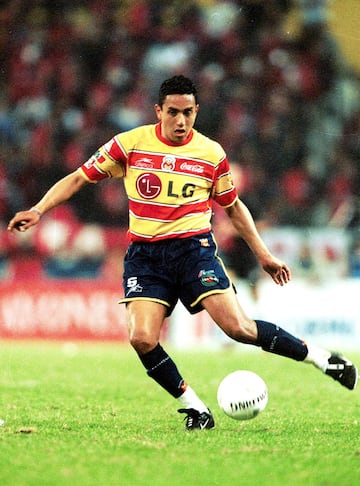 El camterano de los michoacanos jugó cinco partidos con la selección mexicana entre el 2000 y el 2003, además, vistió las camisetas de las Chivas, Rayados de Monterrey y Jaguares de Chiapas.