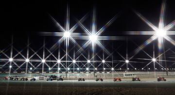 Bonita panorámica del grupo durante la carrera en Losail. 