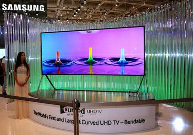 Samsung S9W, el televisor curvo más grande del mundo