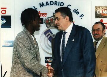 Jugó con el Real Madrid desde la temporada 96/97 hasta la 99/00.