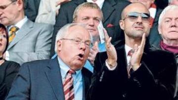 <b>INTERÉS. </b>Gillet, actual dueño, y el jeque saudí, en el Liverpool-Hull.