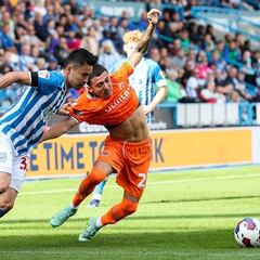 DT de Blackpool destaca actitud de Ian Poveda