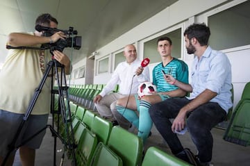 Kepa, durante la entrevista con Javier Matallanas (izquierda) y Sergio Santos (derecha).