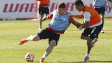 Gameiro y Kolo, durante un entrenamiento.