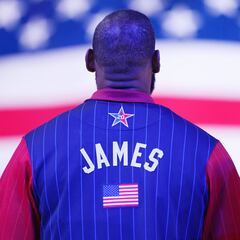 LeBron James vuelve a abrir la puerta al retiro de la NBA