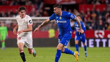 Diego Rico of Getafe CF is running with the ball during the La Liga EA Sports match between Sevilla FC and Getafe CF at Ramon Sanchez Pizjuan in Seville, Spain, on December 16, 2023. (Photo by Jose Luis Contreras/Dax Images)