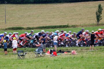 Aficionados al paso del pelotón.