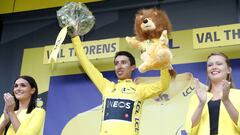 Egan Bernal posa con el maillot amarillo tras la vig&eacute;sima etapa del Tour de Francia con final en Val Thorens.