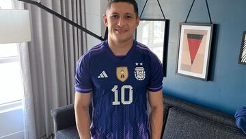 Héctor Castellanos de la Selección de Honduras tuvo la responsabilidad de ejercer una marca personal sobre Lionel Messi y se quedó con la playera del '10'.