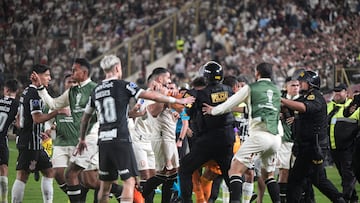 Players of Corinthians and Universitario fight during the Copa Sudamericana round of 32 knockout play-offs second leg football match between Peru's Universitario and Brazil's Corinthians at the Monumental de Ate stadium in Lima, on July 18, 2023. (Photo by Ernesto BENAVIDES / AFP)