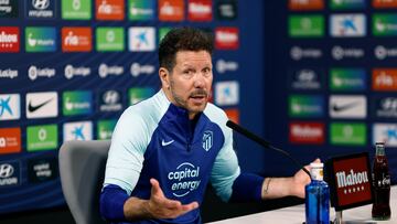 El técnico argentino del Atlético de Madrid Diego Simeone durante la rueda de prensa tras el entrenamiento del equipo este sábado en la Ciudad Deportiva Wanda de Majadahonda, preparatorio para el partido de LaLiga ante el Villarreal.