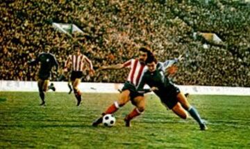 El 16 de marzo de 1977 el Atlético de Madrid tenía que remontar el 2-1 de la ida al Levski Sofia en los cuartos de final de la Recopa de Europa. Los rojiblancos ganaron 3-1 en el Calderón con Rubén Cano (2) y Leal de goleadores.