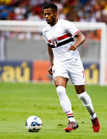Michel Bastos (35 años), el delantero brasileño tuvo sus mejores momentos en la Liga de Francia entre 2006 y 2013, con el Lille y el Olympique de Lyon respectivamente. Tuvo participación en el Mundial de Sudáfrica 2010 con la ‘Verde-amarela’.