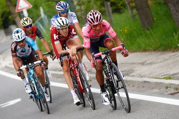 Nairo Quintana a la cabeza del grupo. 