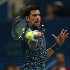 Novak Djokovic debuta en Doha arrasando a Dzumhur