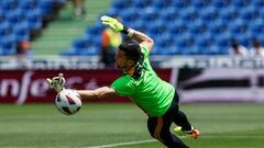 David Soria durante un calentamiento con el Getafe.