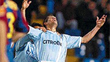 <B>SATISFECHO</B>. Sylvinho se mostró muy contento por marcar ante el Barcelona.