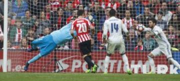 Aduriz marca el 1-1.