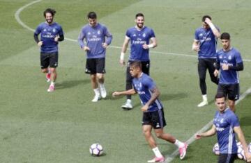 El Real Madrid entrena antes de viajar a Vigo