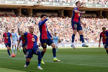 El partido fue un auténtico espectáculo, con el Celta sorprendiendo al Barça al adelantarse 1-3 gracias a un hat-trick de Borja Iglesias. Sin embargo, el Barça reaccionó con contundencia en la segunda mitad. Raphinha fue el gran protagonista, anotando un doblete y asistiendo a Dani Olmo, quien también marcó.

El gol decisivo llegó en el tiempo añadido, cuando Raphinha convirtió un penalti en el minuto 90+8, asegurando una victoria crucial para el Barça en su lucha por el título. El partido estuvo lleno de emoción, con varias tarjetas amarillas y decisiones del VAR que mantuvieron la tensión hasta el último segundo.