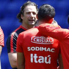 Ausencia de Valdivia y Pinilla destacan en la nómina de Pizzi