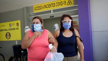 A patient who recovered from the coronavirus disease (COVID-19) walks next to a relative after being released from the "Tierra y Libertad" public hospital in Monterrey, Mexico July 24, 2020. REUTERS/Daniel Becerril