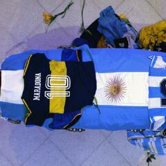 La foto viral del cadáver de Maradona indigna a Argentina