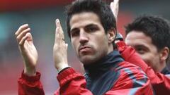 Cesc llega a Barcelona esperando quedarse