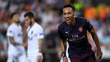 VALENCIA, SPAIN - MAY 09: Pierre-Emerick Aubameyang of Arsenal celebrates after scoring his team's first goal during the UEFA Europa League Semi Final Second Leg match between Valencia and Arsenal at Estadio Mestalla on May 09, 2019 in Valencia, Spa