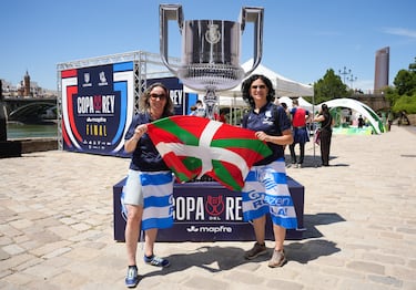Seguidores de ambos equipos comparten espacios públicos en la previa de la final de la Copa del Rey.