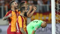 Belhanda celebra su gol en la Supercopa de Turqu&iacute;a ante el Akhisarspor.